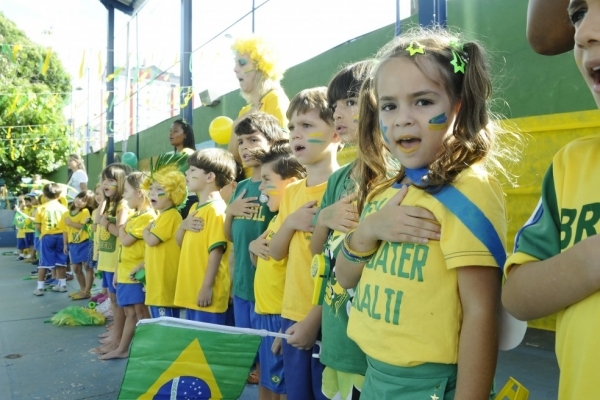 Alunos de creche em Vitória aprendem cidadania com a Copa ...