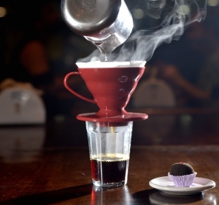 cafe coado lentameeeente 