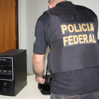Polícia Federal apreende computadores e cd com pornografia infantil em Vitória