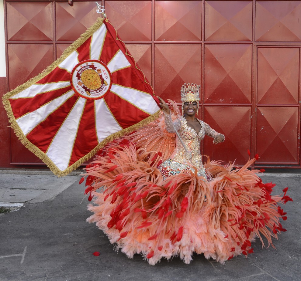 Saiba como é a vida de porta-bandeira | A Gazeta