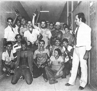 Policiais comemorando a prisão de Edmilson Cândido do Rosário