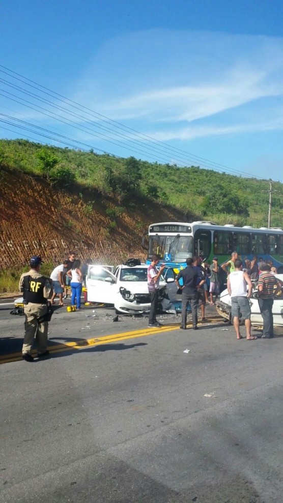 Acidente Entre Dois Carros De Passeio Interdita BR 101 Na Serra A Gazeta