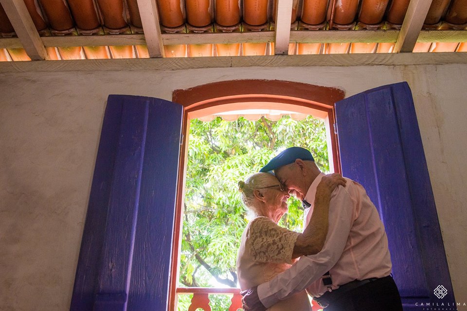 Juntos há 69 anos, casal de Vitória faz ensaio e fotos bombam na web