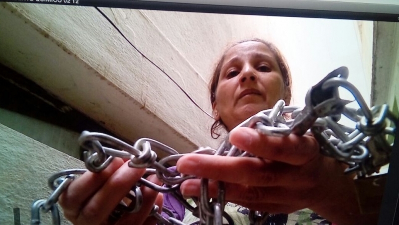 Mãe acorrenta filho dependente químico em Cachoeiro