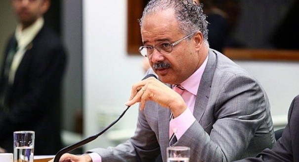 Vicente Cândido (PT) quer impedir a prisão de até 8 meses antes da eleição
