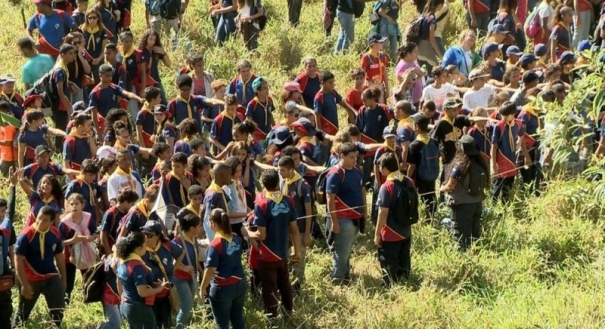 As crianças estavam animadas com o projeto. Ao todo, foram mais de mil mudas plantadas, todas espécies nativas da Mata Atlântica