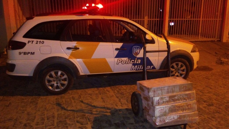 Carga foi devolvida ao motorista do caminhão, que fazia entregas na cidade