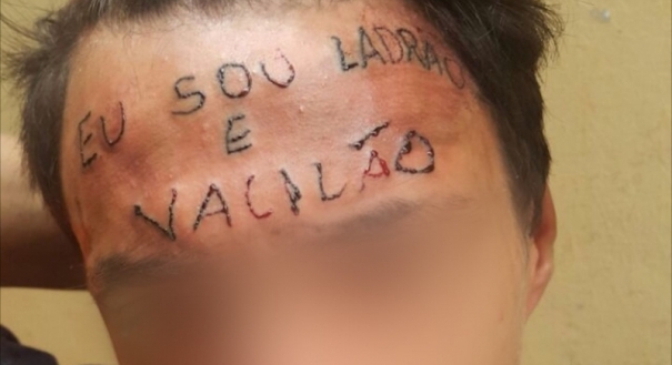 Tatuador é preso por tortura após escrever 'Eu sou ladrão e vacilão' na testa de jovem
