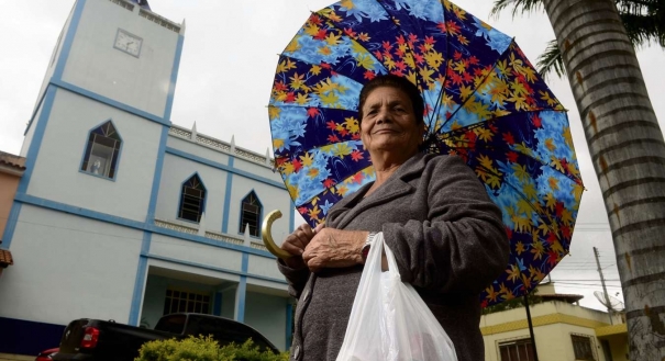  Moradora de Dores do Rio Preto, dona Nair tem uma teoria para justificar a seguranA�a na cidade