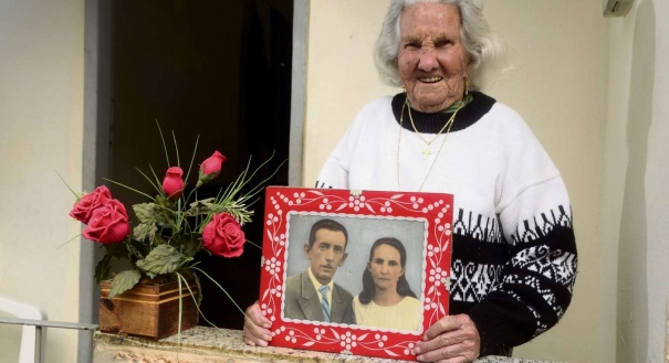 Vitalina, 99 anos, vive em Divino de SA?o LourenA�o desde jovem e fica feliz pelo fato de o municA�pio ser um lugar tranquilo