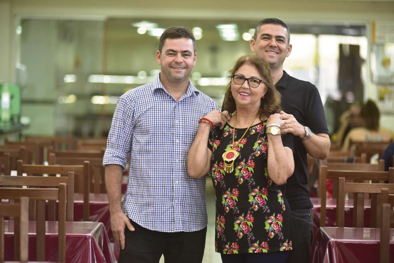 Maria da Conceição Machado e os filhos Odmar e Silvano, sócios do restaurante Mister Cook