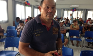 Pescador José Carlos disse que muitos pescadores dependem da ajuda de outras pessoas para conseguirem sobreviver