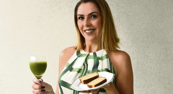 Raigna Vasconcelos não se sentia bem quando comia algo feito com farinha branca. "Sentia o estômago dilatado." Agora, nas receitas de pães e bolos, ela usa outros tipos de farinha considerados mais nutritivos. "O trigo não me faz falta"
