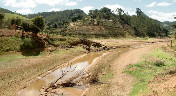 Seca fez leito do Rio Santa Maria da Vitória diminuir 