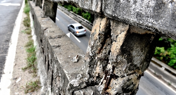 Fissura de dilatação na Segunda Ponte oferece perigo