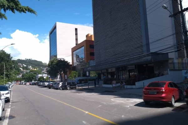 Comerciantes pedem a construo de prdios mais altos em Vitria estudo da Fecomrcio foi feito na rua Misael Pedreira da Silva no bairro Santa Lcia