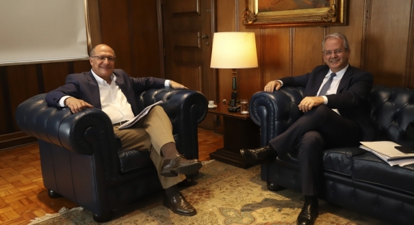 O governador de São Paulo, Geraldo Alckmin, e o vice-governador do Espírito Santo, César Colnago, em reunião em São Paulo