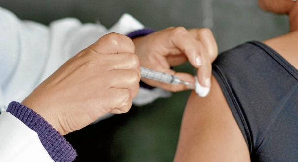Vacinação: imunização na rede pública protege contra três vírus de gripe
