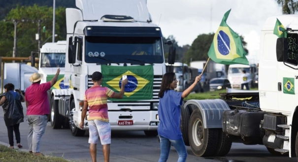 Manifestação de caminhoneiros na BR 101, em Viana, em maio