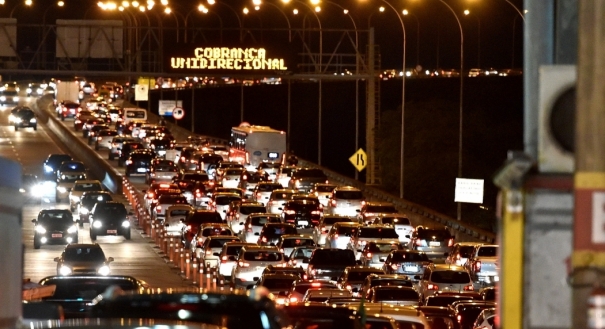 Congestionamento na Terceira Ponte nesta terça-feira (19)