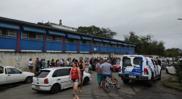 Há filas para votação no Colégio Maria Olinda, no setor Ásia do bairro Cidade Continental, Serra. Em algumas seções, a espera dura cerca de 20 minutos