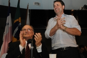  Luciano Rezende com o presidente nacional do PPS, Roberto Freire. Crédito: Carlos Alberto Silva / GZ