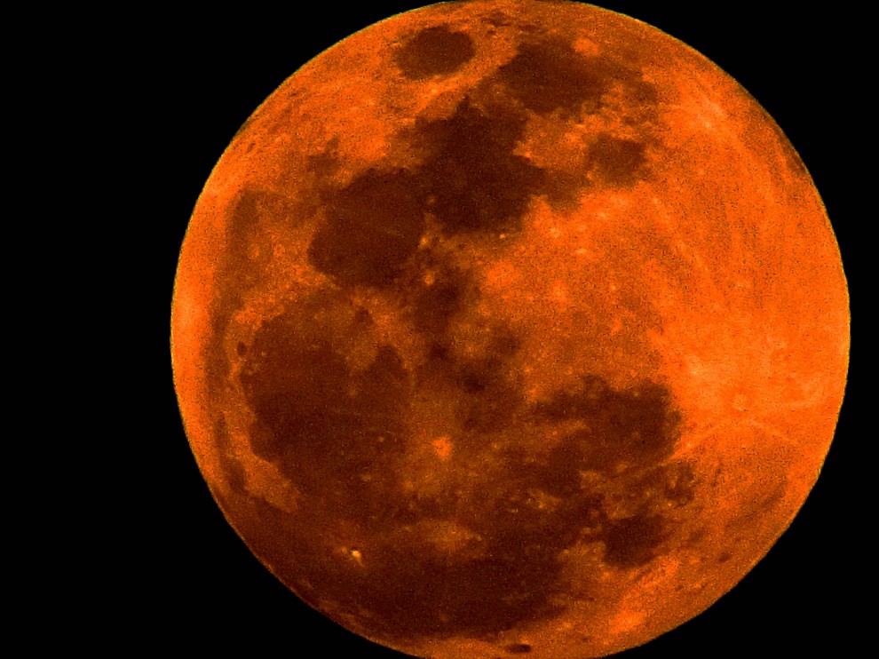 Cinco locais para ver o eclipse da lua nesta sextafeira em Vitória