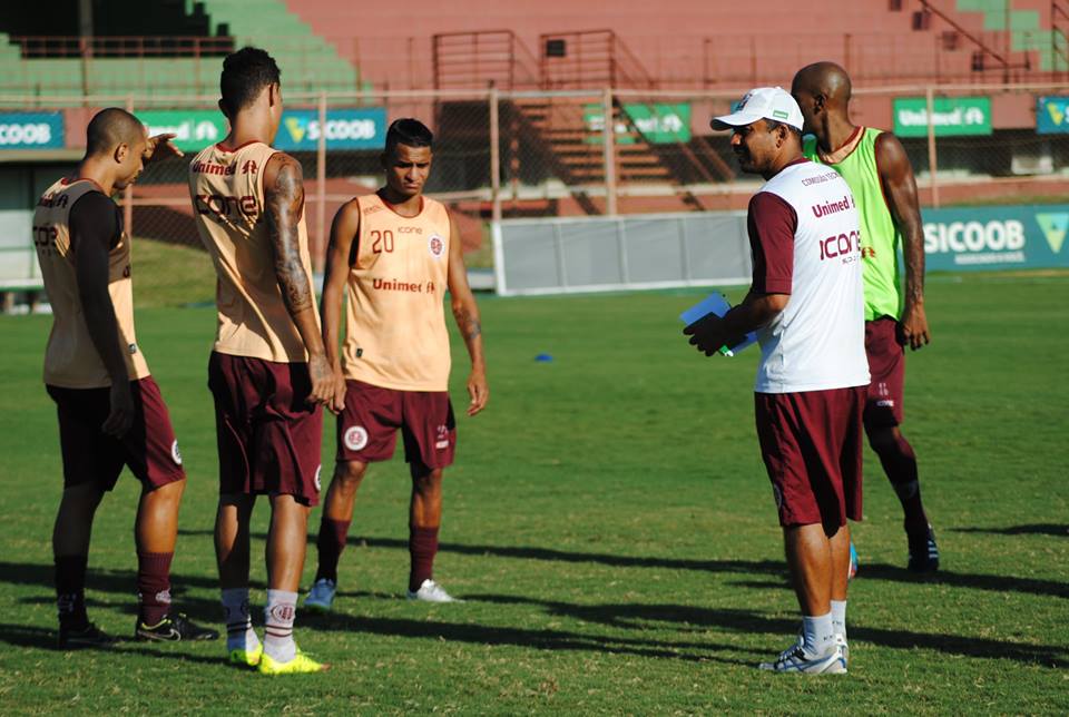 Erich Bomfim em sua passagem anterior como técnico da Desportiva. Crédito: Henrique Montovanelli/Desportiva