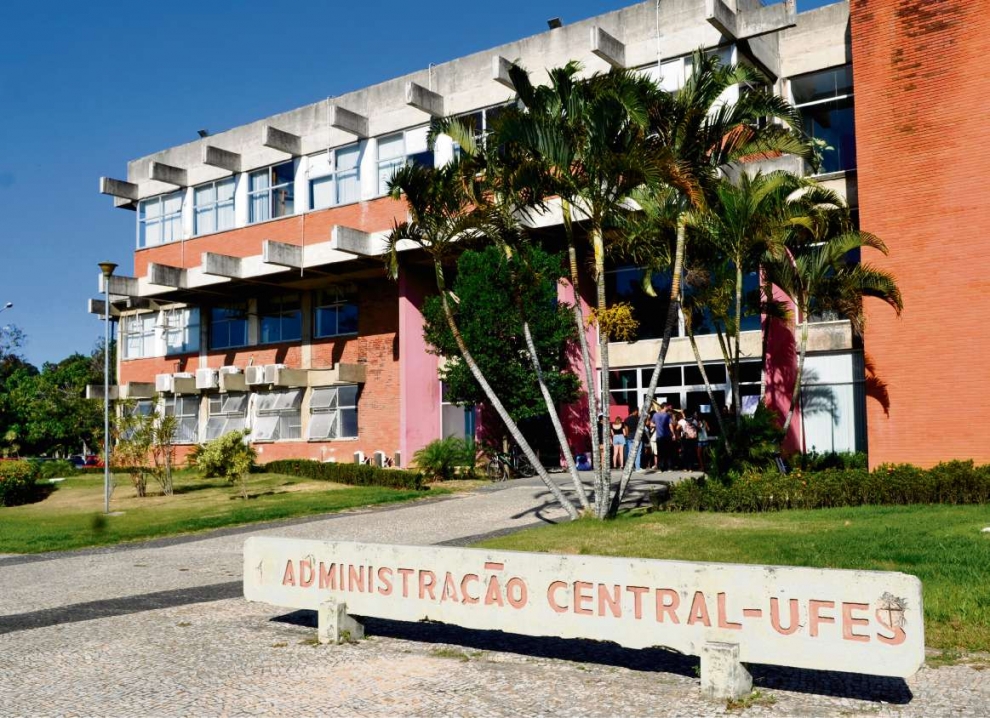 Prédio da reitoria da Ufes: cursos a distância na universidade têm sido bem avaliados. Crédito: Fernando Madeira