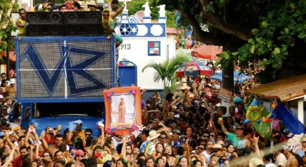 Bloco de carnaval gera aglomerações; por isso é importante ter cuidado