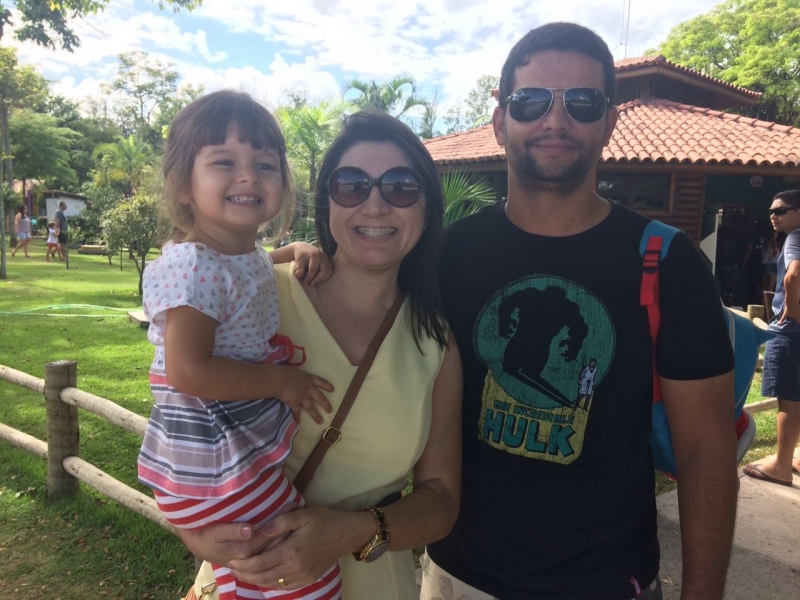 Melissa, a filha Cecília, e o marido, Augusto: domingos reservados para lazer . Crédito: Kaique Dias | CBN Vitória 
