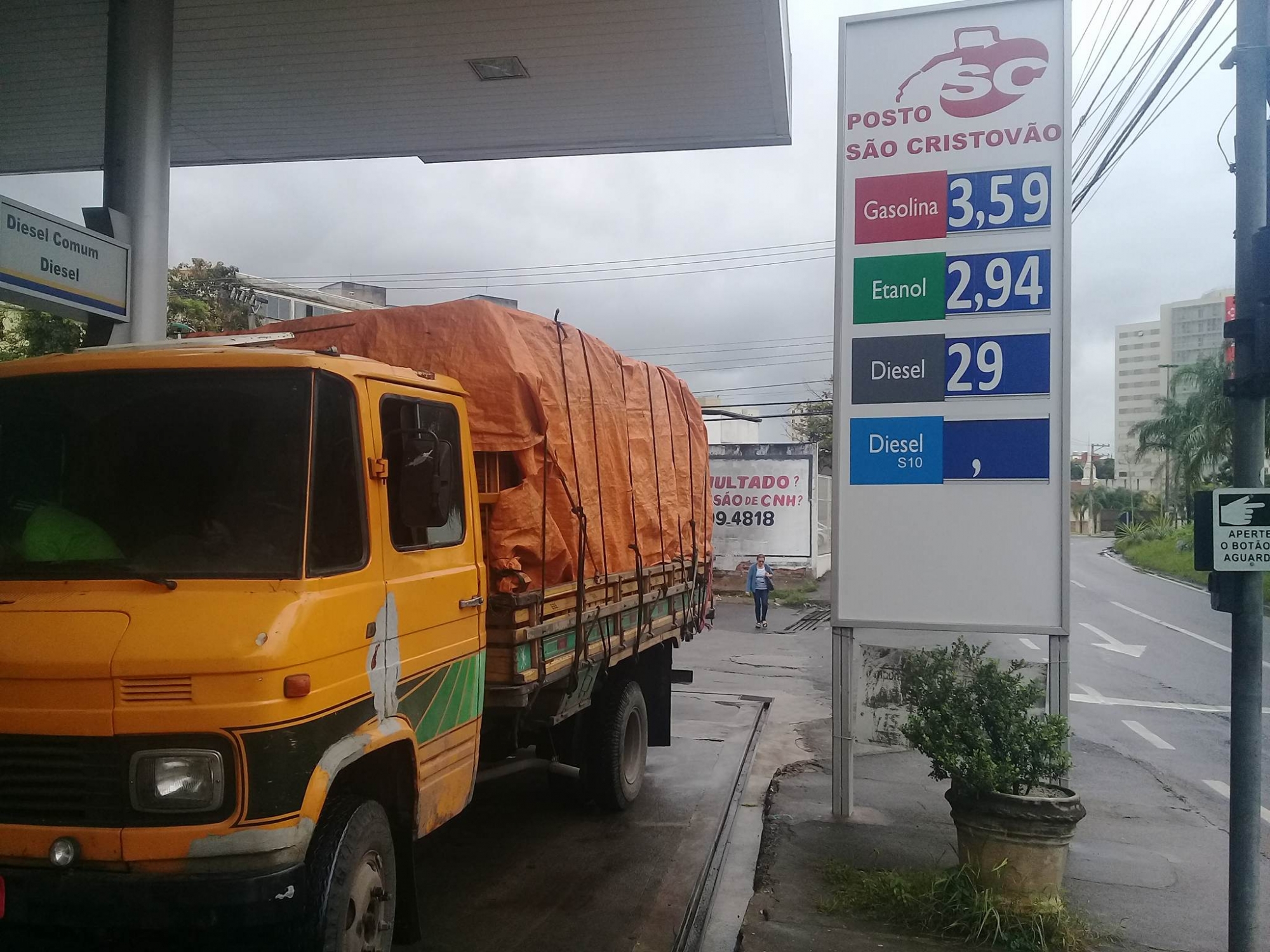 Posto cobrava R$ 3,59 pela gasolina em Cariacica. Crédito: Caíque Verli | Rádio CBN