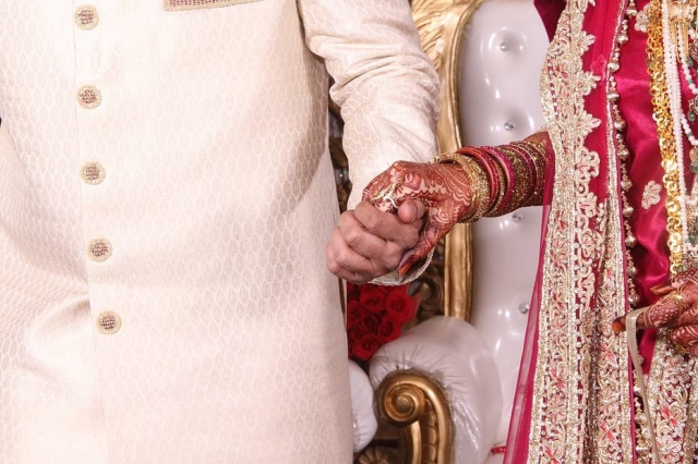 O casamento infantil é socialmente aceito em parte da Índia, onde acredita-se que casar as filhas cedo as protege de investidas sexuais indesejadas e consolida o status de uma família na comunidade. Crédito: Pixabay