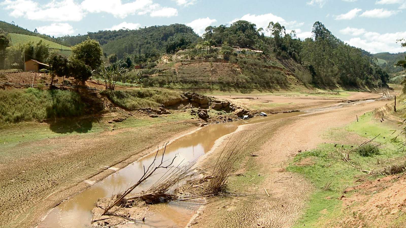 Seca fez leito do Rio Santa Maria da Vitória diminuir. Crédito: Arquivo