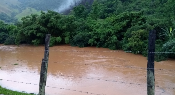 Rio encheu em Alfredo Chaves após chover na região