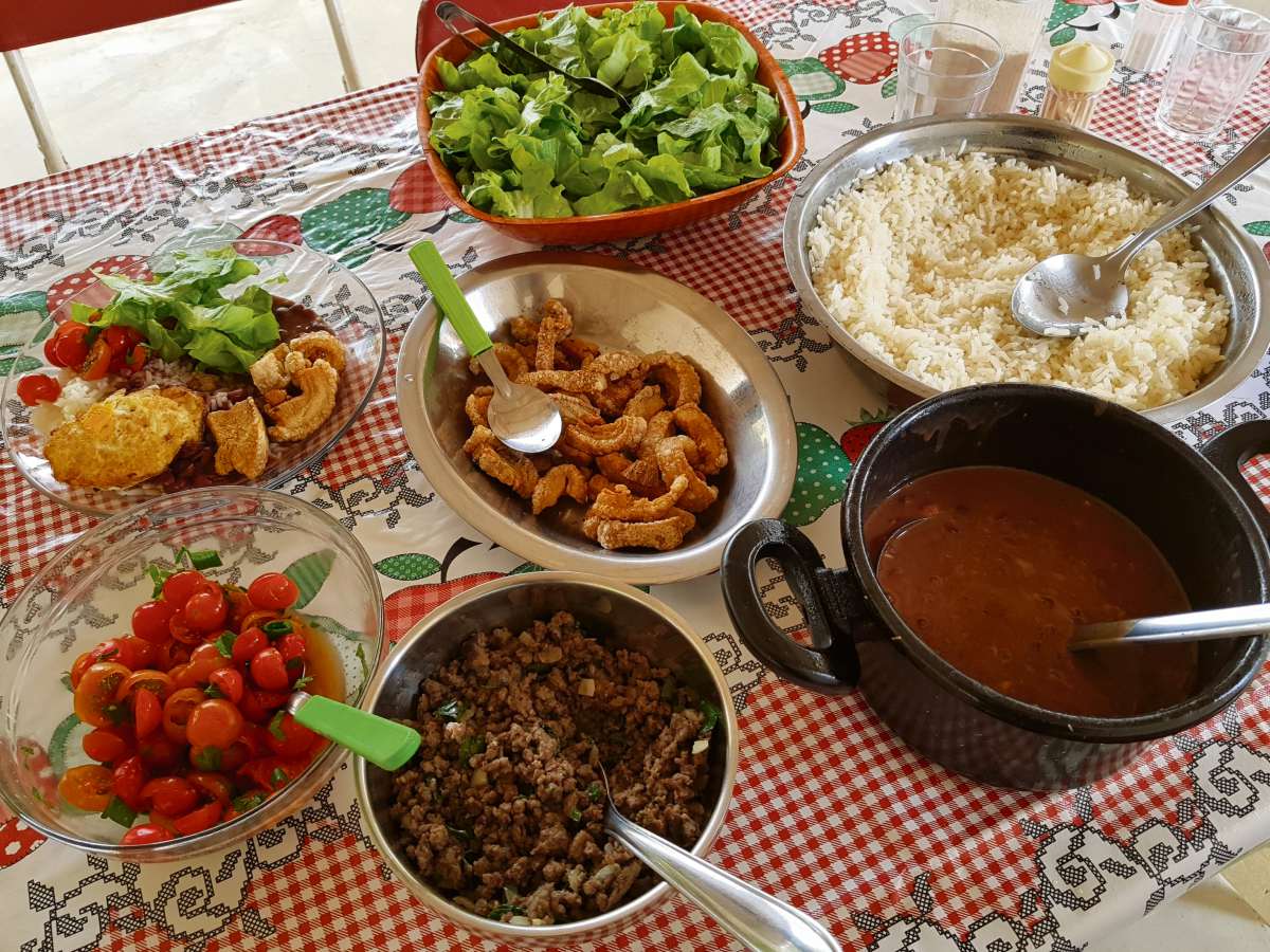 Almoço no restaurante da Dona Maria . Crédito: Edson Chagas