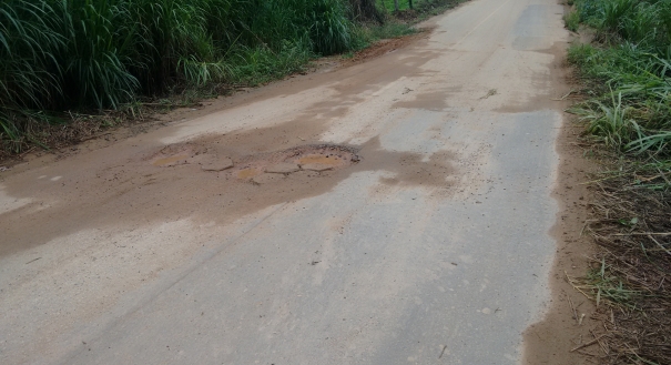 Estrada que liga a localidade de Santa Clara, em Ibatiba, a Lajinha, também enfrenta problemas