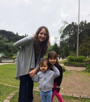 Com duas filhas de 2 e 5  anos, a bancária  Daniela Cristina Queiroz Cavalieri acha a proposta de currículo na educação infantil interessante