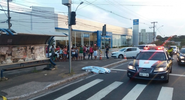 Homem é morto em ponto de ônibus no bairro Taquara II, na Serra