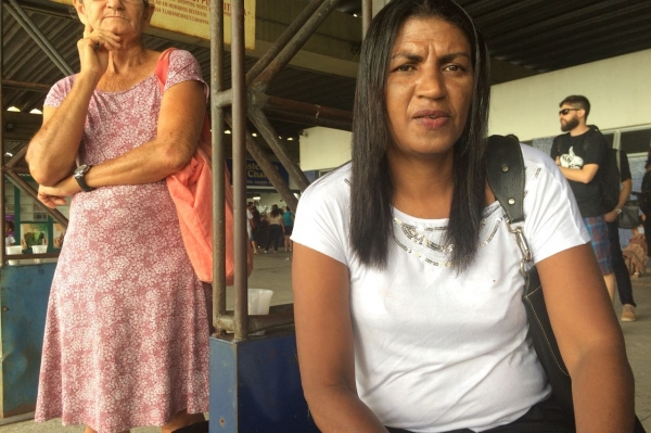 Adriana de Sousa reclama do atraso 