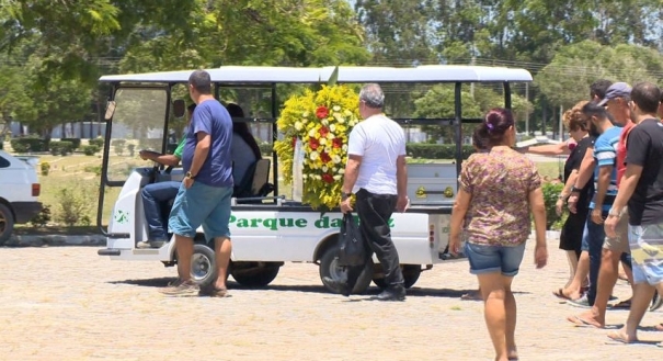 Enterro do menino Carlos Enrique Endlich Borgo neste domingo (7), em Ponta da Fruta, Vila Velha