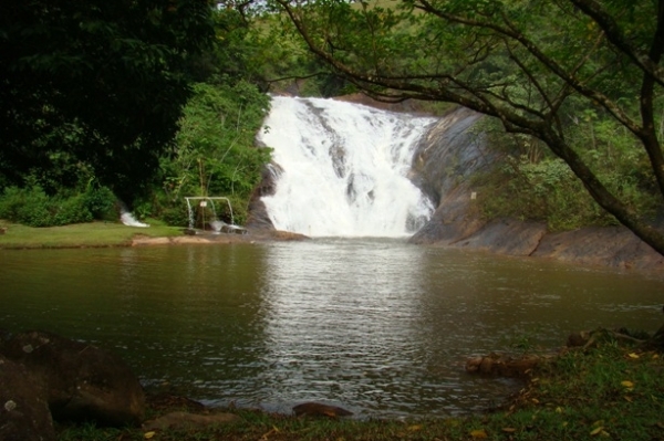 Cachoeira Rio do Meio, em Santa Leopoldina
