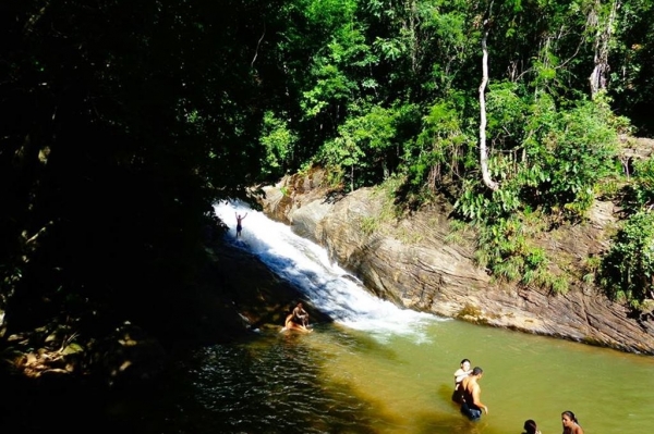 Vale das Cachoeiras (Pitangui e Aloisio), Viana