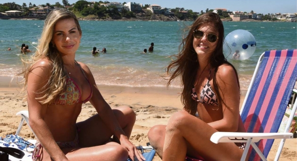 Laila Ferreira, 31, e Julia Gava, 20, disseram que, em dias muito quentes, gostam de se refrescar. Por isso, é bom saber que a água está limpa nas praias de Vitória.