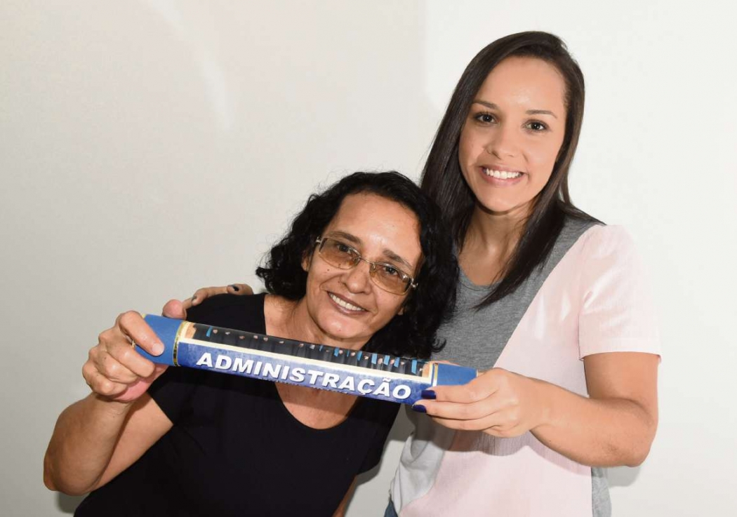 Edna Santana e a filha Amanda, que é gerente de RH. Crédito: Carlos Alberto Silva | GZ