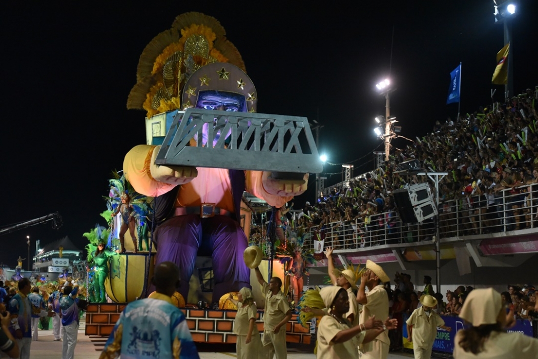 A escola Novo Império no desfile do Carnaval de Vitória 2018. Crédito: Fernando Madeira