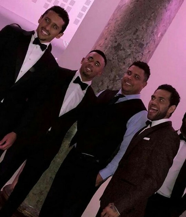 Marquinhos, Gabriel Jesus, Ronaldo e Daniel Alves representam duas gerações da Seleção na festa. Crédito: Reprodução/Instagram