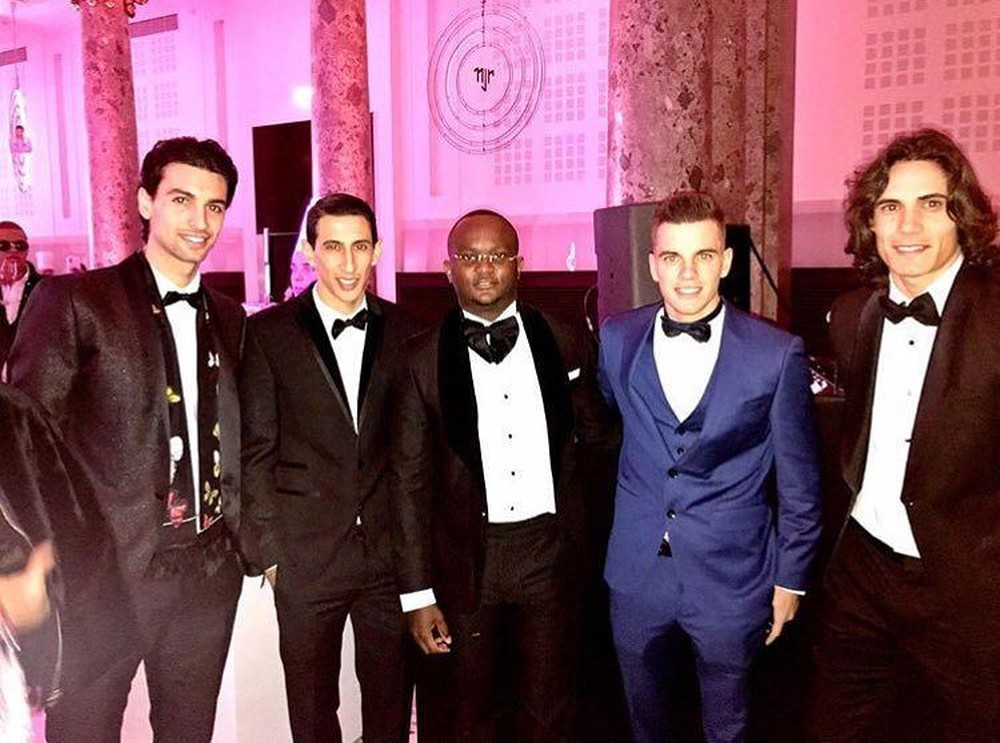 Cavani também marca presença em aniversário Neymar: na foto com Pastore, Di María, Lo Celso. Crédito: Reprodução/Instagram