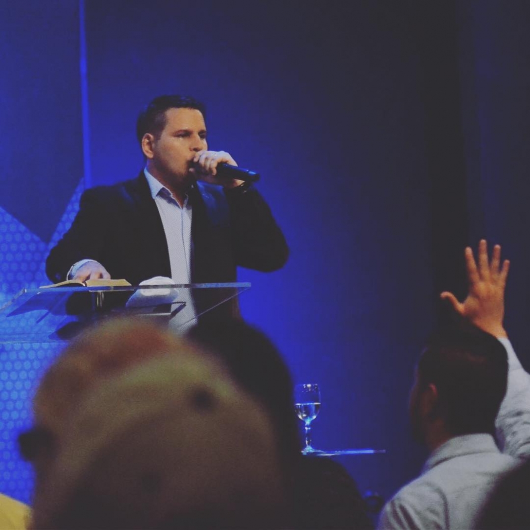 O deputado Fabricio Alvarado, um pregador evangélico conservador, foi o mais votado no primeiro turno da eleição presidencial da Costa Rica, mas terá que disputar o segundo turno com o candidato governista Carlos Alvarado. Crédito: Reprodução/Instagram