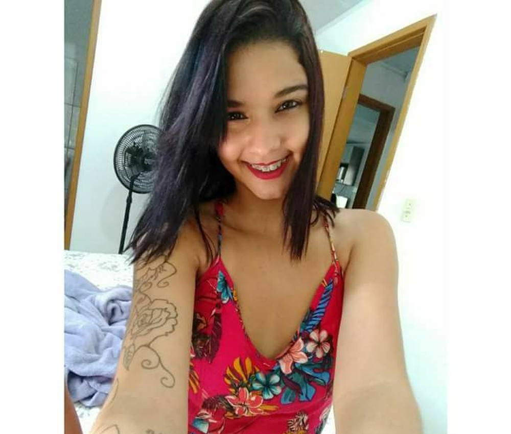 Andrielly foi encontrada morta com um corte no pescoço. Crédito: Reprodução/Facebook